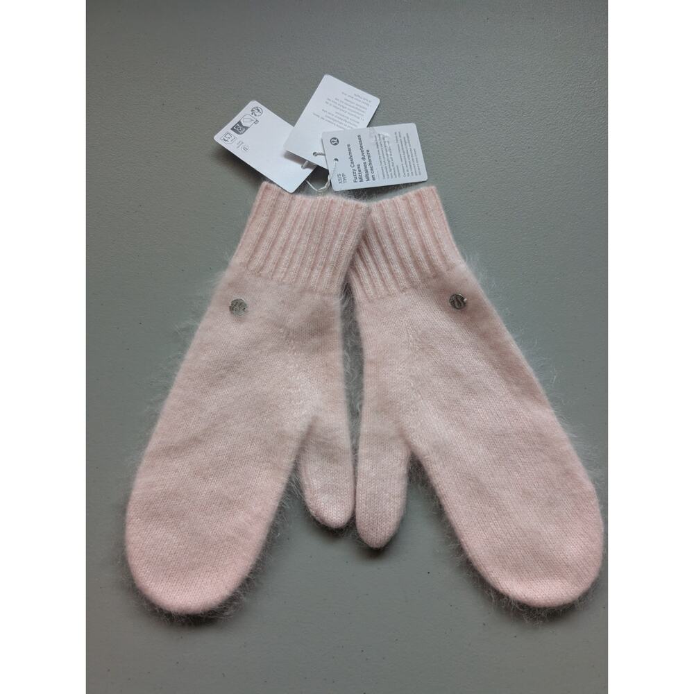 NWT Lululemon Fuzzy Cashmere Mittens Size XS/S Butter Pink